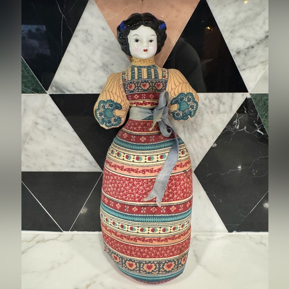 Vintage Avon. American Heirloom Porcelain Head Satchet Doll